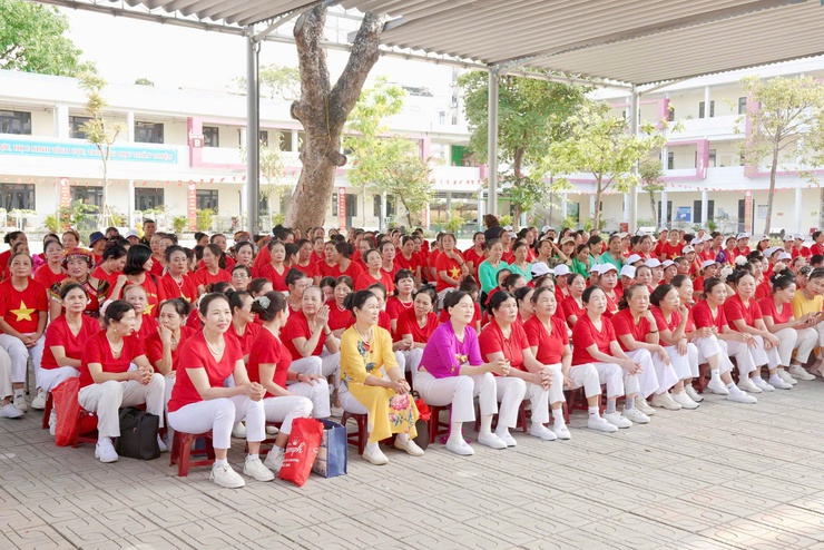 Hội Người cao tuổi xã Thiên Lộc giao lưu văn hóa, văn nghệ - thể dục dưỡng sinh chào mừng các ngày lễ lớn của đất nước.- Ảnh 1.