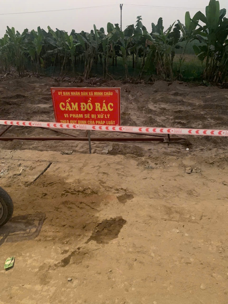 Nhân dân xã Minh Châu tích cực thu dọn tài sản, bàn giao mặt bằng, chung sức vì sự phát triển quê hương.- Ảnh 5.