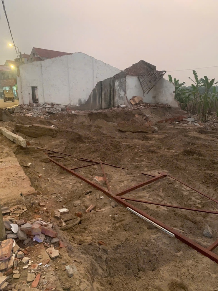 Nhân dân xã Minh Châu tích cực thu dọn tài sản, bàn giao mặt bằng, chung sức vì sự phát triển quê hương.- Ảnh 7.