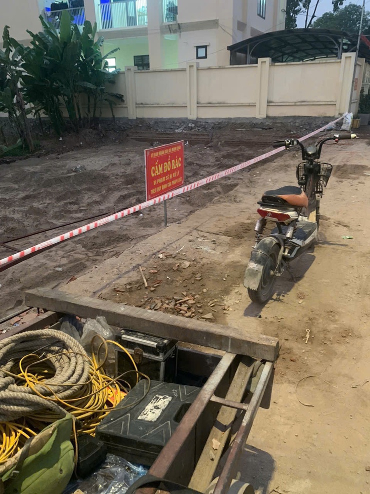 Nhân dân xã Minh Châu tích cực thu dọn tài sản, bàn giao mặt bằng, chung sức vì sự phát triển quê hương.- Ảnh 8.