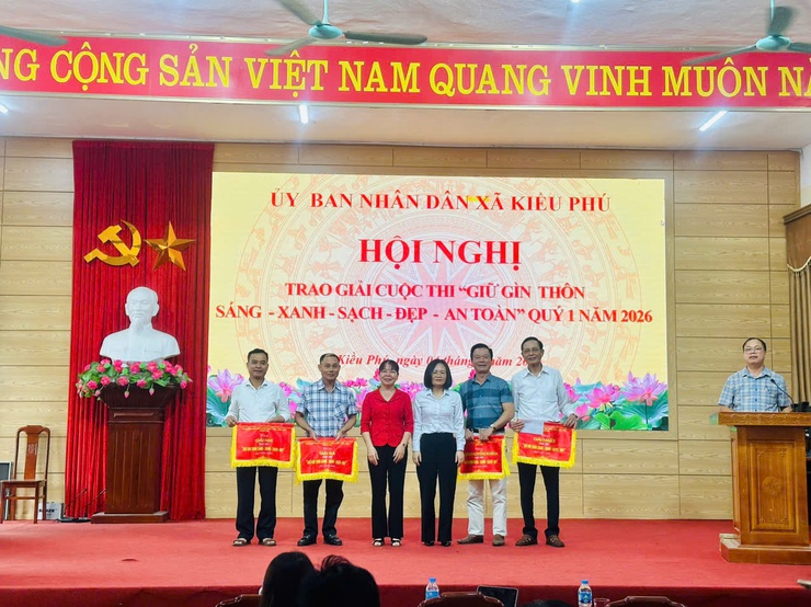 UBND xã Kiều Phú tổ chức hội nghị trao giải Cuộc thi “Giữ gìn thôn sáng – xanh – sạch – đẹp – an toàn” quý I năm 2026- Ảnh 4.