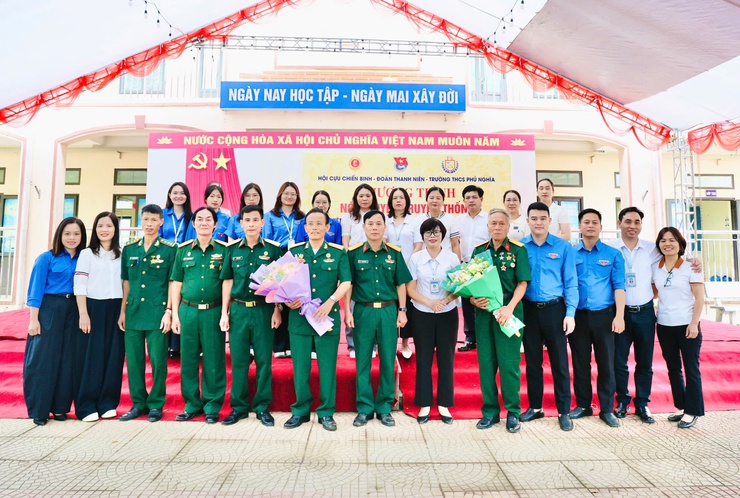 Thắp lửa truyền thống cách mạng cho học sinh THCS Phú Nghĩa qua những câu chuyện lịch sử sống động- Ảnh 17.