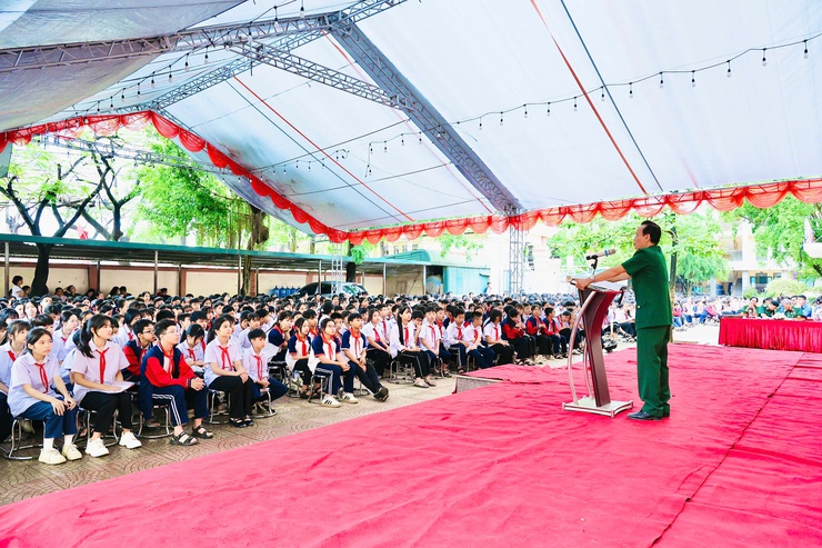 Thắp lửa truyền thống cách mạng cho học sinh THCS Phú Nghĩa qua những câu chuyện lịch sử sống động- Ảnh 13.