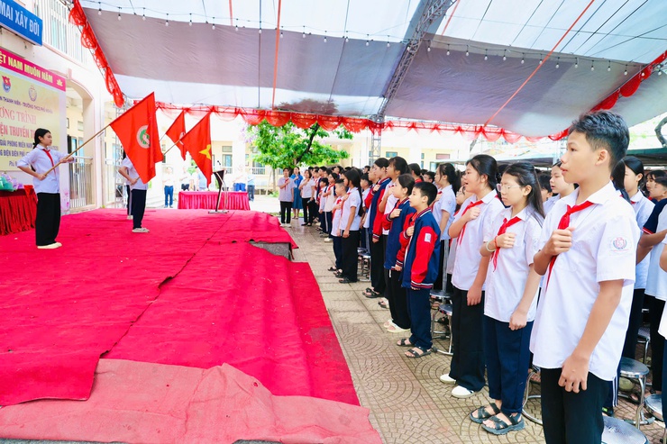 Thắp lửa truyền thống cách mạng cho học sinh THCS Phú Nghĩa qua những câu chuyện lịch sử sống động- Ảnh 3.