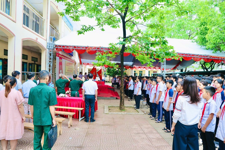 Thắp lửa truyền thống cách mạng cho học sinh THCS Phú Nghĩa qua những câu chuyện lịch sử sống động- Ảnh 4.