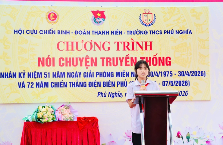 Thắp lửa truyền thống cách mạng cho học sinh THCS Phú Nghĩa qua những câu chuyện lịch sử sống động- Ảnh 8.