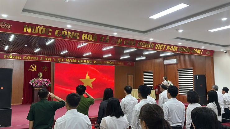 Lễ chào cờ tháng Năm: Khẳng định quyết tâm, trao niềm tin và định hướng phát triển- Ảnh 2.