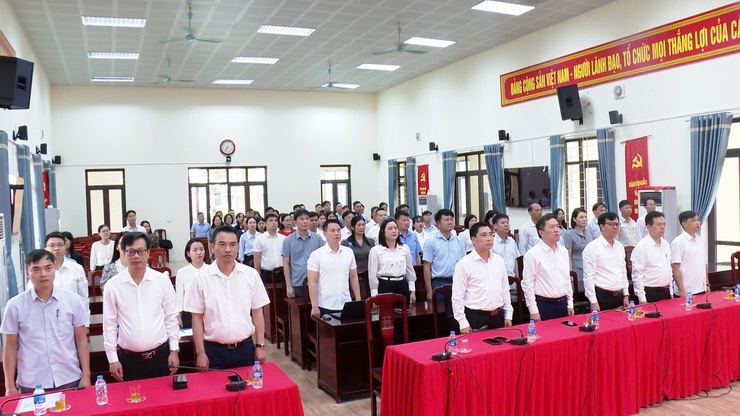 ỨNG HÒA TỔ CHỨC CHÀO CỜ ĐẦU TUẦN, TRIỂN KHAI NHIỆM VỤ TRỌNG TÂM THÁNG 5/2026.- Ảnh 1.