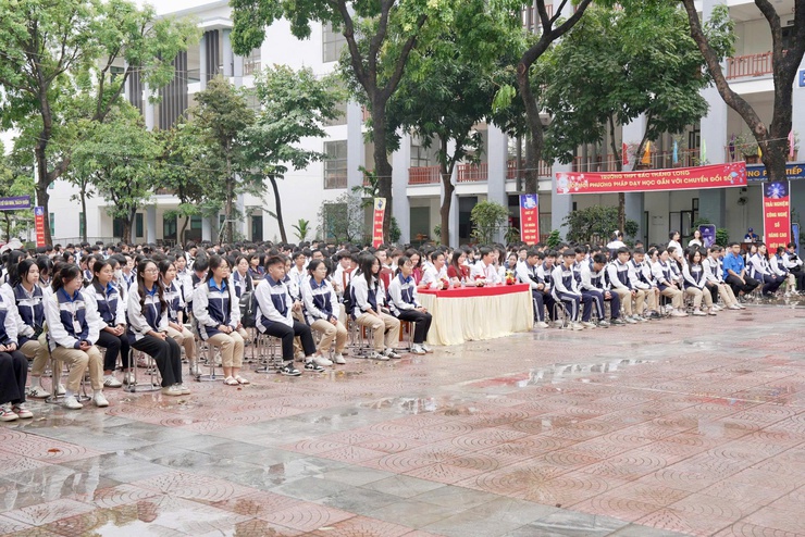 UBND xã Thiên Lộc tổ chức Chương trình tuyên truyền, tập huấn kỹ năng số cho giáo viên và học sinh Trường THPT Bắc Thăng Long- Ảnh 2.