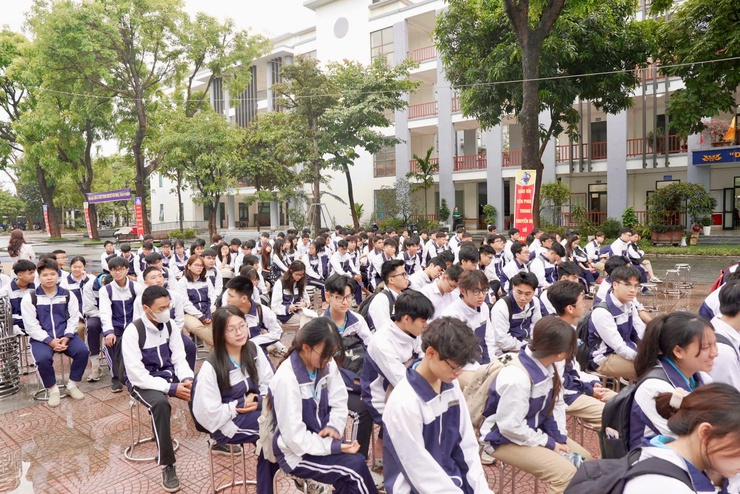UBND xã Thiên Lộc tổ chức Chương trình tuyên truyền, tập huấn kỹ năng số cho giáo viên và học sinh Trường THPT Bắc Thăng Long- Ảnh 10.