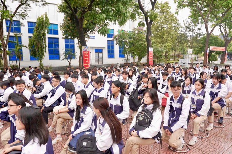 UBND xã Thiên Lộc tổ chức Chương trình tuyên truyền, tập huấn kỹ năng số cho giáo viên và học sinh Trường THPT Bắc Thăng Long- Ảnh 11.