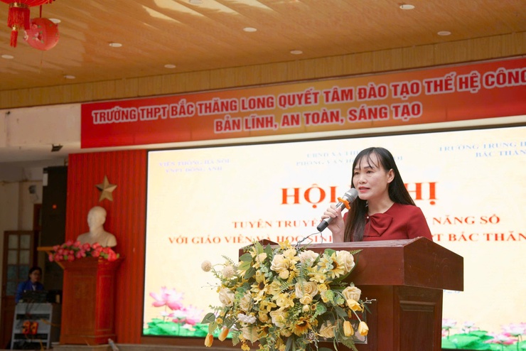 UBND xã Thiên Lộc tổ chức Chương trình tuyên truyền, tập huấn kỹ năng số cho giáo viên và học sinh Trường THPT Bắc Thăng Long- Ảnh 3.
