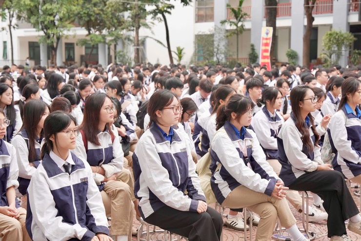 UBND xã Thiên Lộc tổ chức Chương trình tuyên truyền, tập huấn kỹ năng số cho giáo viên và học sinh Trường THPT Bắc Thăng Long- Ảnh 9.