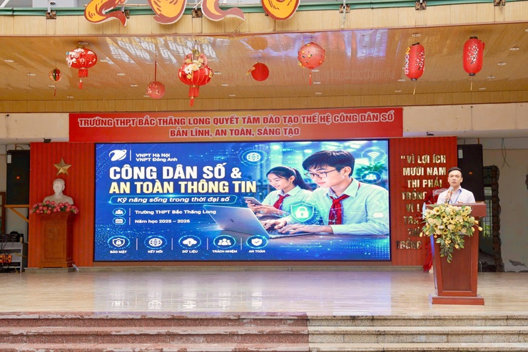 UBND xã Thiên Lộc tổ chức Chương trình tuyên truyền, tập huấn kỹ năng số cho giáo viên và học sinh Trường THPT Bắc Thăng Long- Ảnh 6.