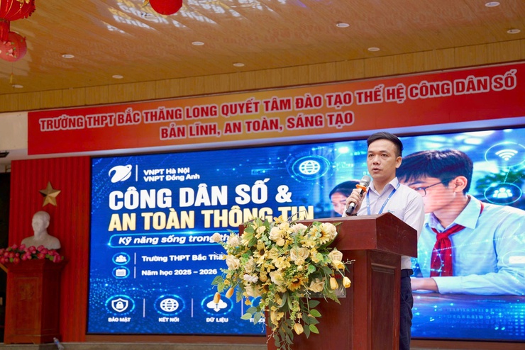 UBND xã Thiên Lộc tổ chức Chương trình tuyên truyền, tập huấn kỹ năng số cho giáo viên và học sinh Trường THPT Bắc Thăng Long- Ảnh 7.