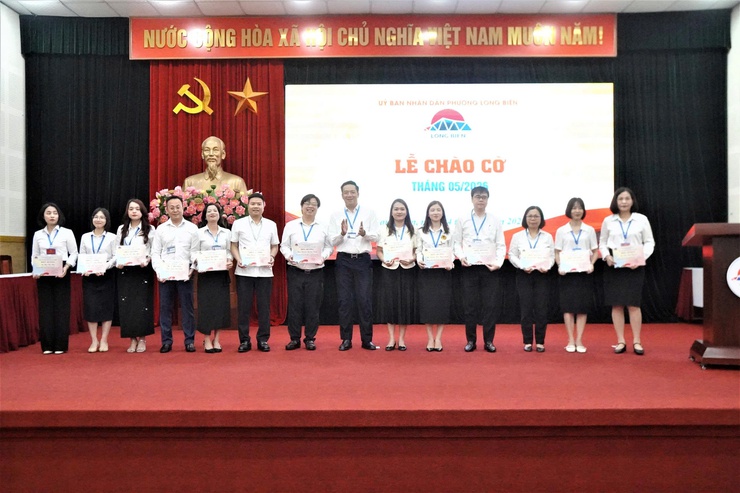 UBND phường Long Biên tổ chức Lễ chào cờ tháng 5/2026- Ảnh 3.