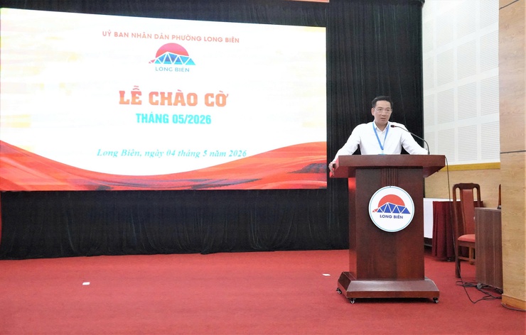 UBND phường Long Biên tổ chức Lễ chào cờ tháng 5/2026- Ảnh 2.