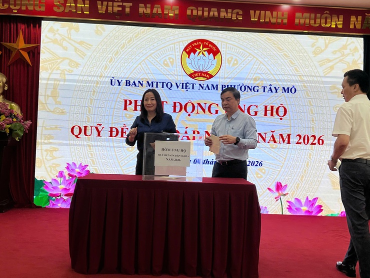 Phường Tây Mỗ tổ chức lễ chào cờ tháng 05 và phát động ủng hộ Quỹ "Đền ơn đáp nghĩa" năm 2026- Ảnh 3.
