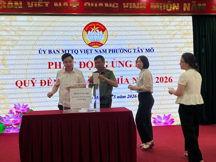 Phường Tây Mỗ tổ chức lễ chào cờ tháng 05 và phát động ủng hộ Quỹ "Đền ơn đáp nghĩa" năm 2026- Ảnh 4.