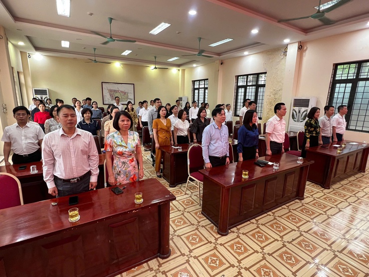 Phường Tây Mỗ tổ chức lễ chào cờ tháng 05 và phát động ủng hộ Quỹ "Đền ơn đáp nghĩa" năm 2026- Ảnh 1.