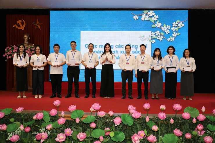 LỄ SINH HOẠT DƯỚI CỜ THÁNG 5 CƠ QUAN ĐẢNG ỦY VÀ CƠ QUAN HĐND-UBND PHƯỜNG BỒ ĐỀ.- Ảnh 6.
