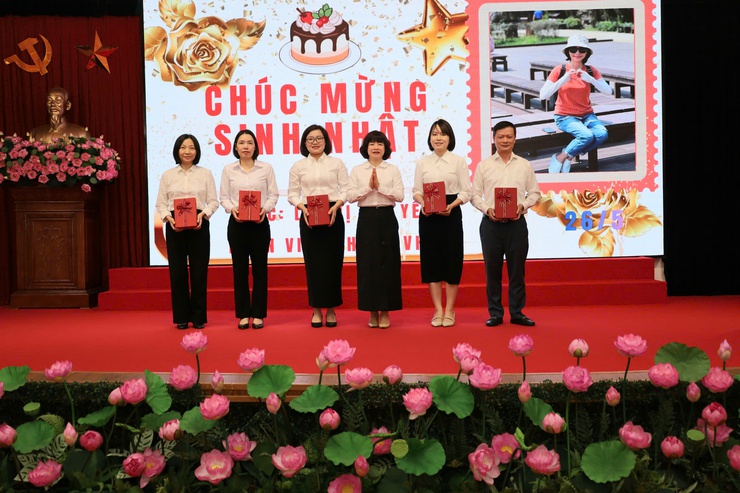 LỄ SINH HOẠT DƯỚI CỜ THÁNG 5 CƠ QUAN ĐẢNG ỦY VÀ CƠ QUAN HĐND-UBND PHƯỜNG BỒ ĐỀ.- Ảnh 8.