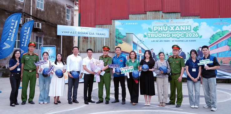 Công an phường Chương Mỹ tuyên truyền, hướng dẫn kỹ năng lái xe an toàn cho học sinh- Ảnh 1.