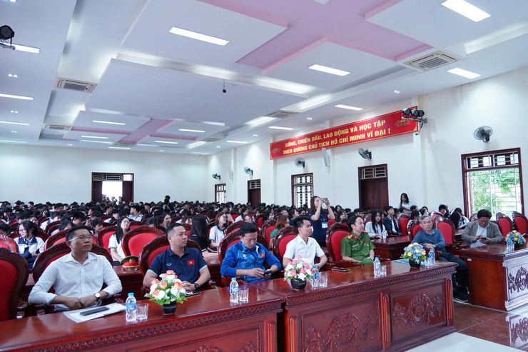 Công an phường Chương Mỹ tuyên truyền, hướng dẫn kỹ năng lái xe an toàn cho học sinh- Ảnh 6.