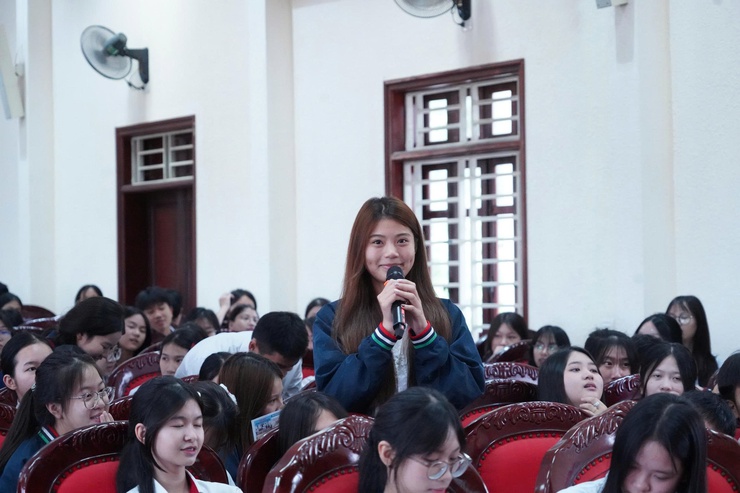 Công an phường Chương Mỹ tuyên truyền, hướng dẫn kỹ năng lái xe an toàn cho học sinh- Ảnh 8.