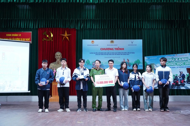 Công an phường Chương Mỹ tuyên truyền, hướng dẫn kỹ năng lái xe an toàn cho học sinh- Ảnh 11.