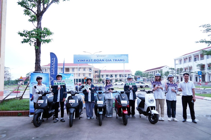 Công an phường Chương Mỹ tuyên truyền, hướng dẫn kỹ năng lái xe an toàn cho học sinh- Ảnh 2.