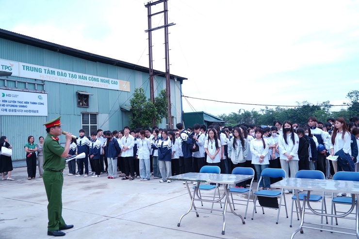 Công an phường Chương Mỹ tuyên truyền, hướng dẫn kỹ năng lái xe an toàn cho học sinh- Ảnh 10.