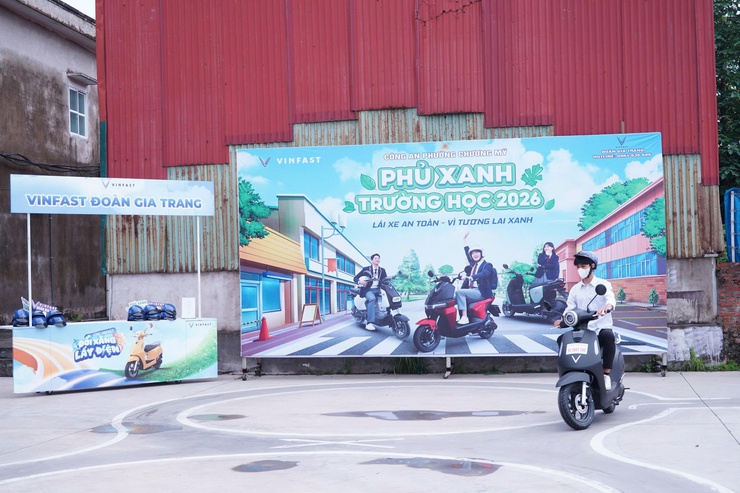 Công an phường Chương Mỹ tuyên truyền, hướng dẫn kỹ năng lái xe an toàn cho học sinh- Ảnh 4.