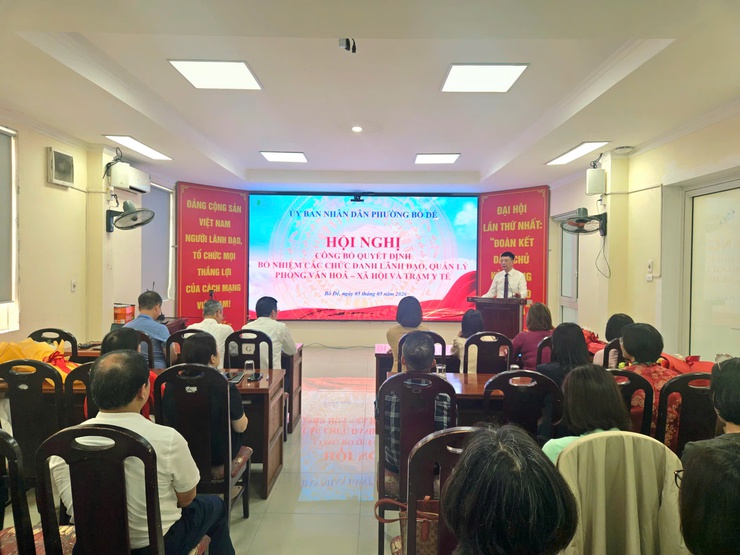 PHƯỜNG BỒ ĐỀ TỔ CHỨC HỘI NGHỊ CÔNG BỐ QUYẾT ĐỊNH BỔ NHIỆM CÁN BỘ LÃNH ĐẠO, QUẢN LÝ- Ảnh 4.