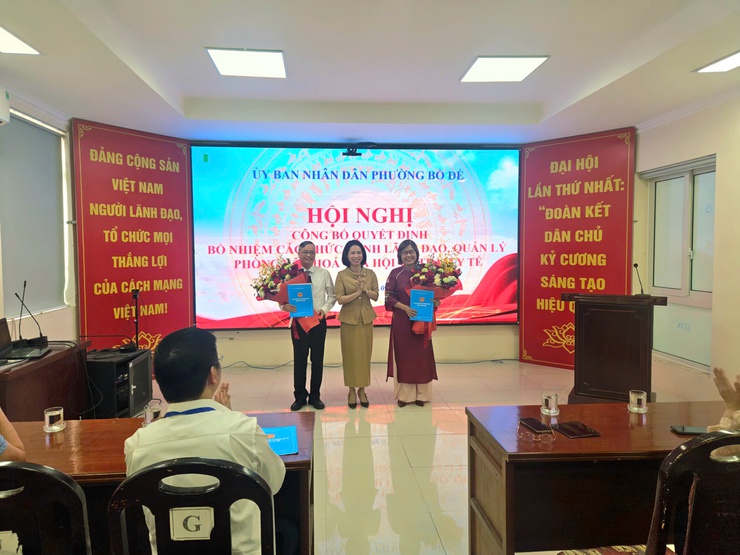 PHƯỜNG BỒ ĐỀ TỔ CHỨC HỘI NGHỊ CÔNG BỐ QUYẾT ĐỊNH BỔ NHIỆM CÁN BỘ LÃNH ĐẠO, QUẢN LÝ- Ảnh 2.