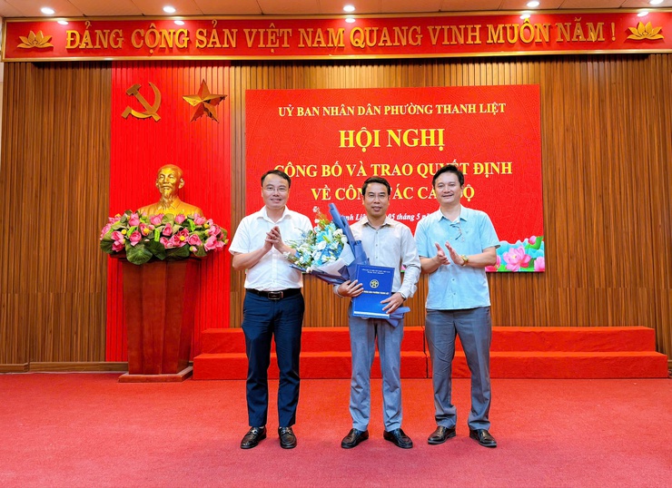 Phường Thanh Liệt: Công bố và trao quyết định về công tác cán bộ- Ảnh 2.