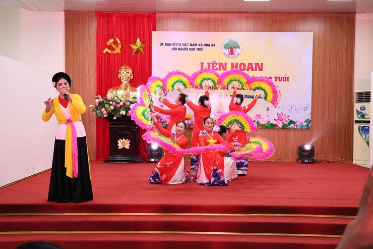 RỰC RỠ CHƯƠNG TRÌNH LIÊN HOAN TIẾNG HÁT NGƯỜI CAO TUỔI XÃ HOÀ XÁ NĂM 2026- Ảnh 3.