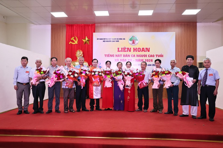 RỰC RỠ CHƯƠNG TRÌNH LIÊN HOAN TIẾNG HÁT NGƯỜI CAO TUỔI XÃ HOÀ XÁ NĂM 2026- Ảnh 4.