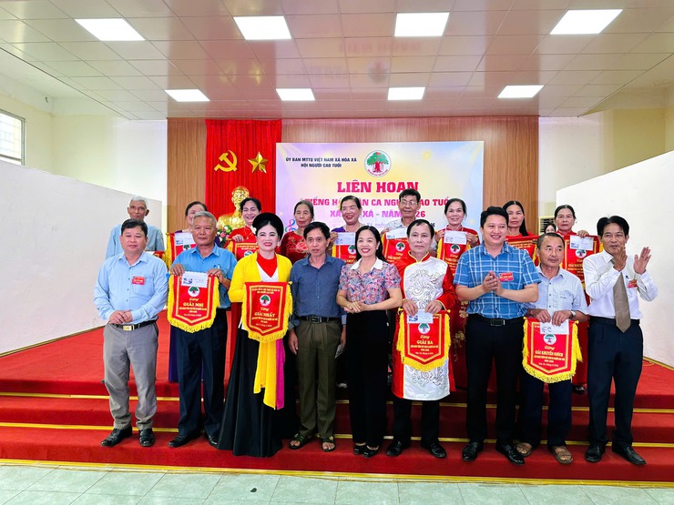 RỰC RỠ CHƯƠNG TRÌNH LIÊN HOAN TIẾNG HÁT NGƯỜI CAO TUỔI XÃ HOÀ XÁ NĂM 2026- Ảnh 2.