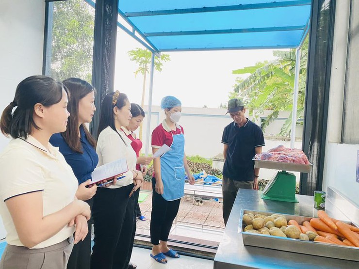 Đại Xuyên: nhiều trường học siết chặt kiểm soát an toàn thực phẩm trong bữa ăn bán trú- Ảnh 2.