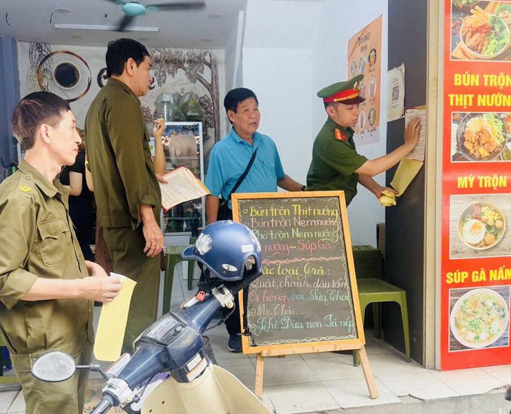 Phường Láng đẩy mạnh tuyên truyền, vận động nhân dân chấp hành các quy định về trật tự đô thị, trật tự giao thông, an toàn thực phẩm, vệ sinh môi trường, phòng cháy chữa cháy và phòng ngừa trộm cắp tài sản.- Ảnh 4.