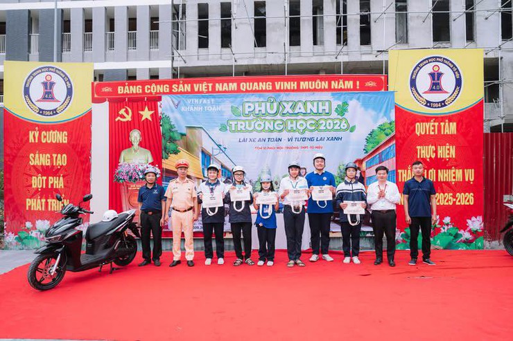 Công an xã Chương Dương tuyên truyền, hướng dẫn kỹ năng lái xe an toàn cho học sinh trường THPT Tô Hiệu- Ảnh 4.
