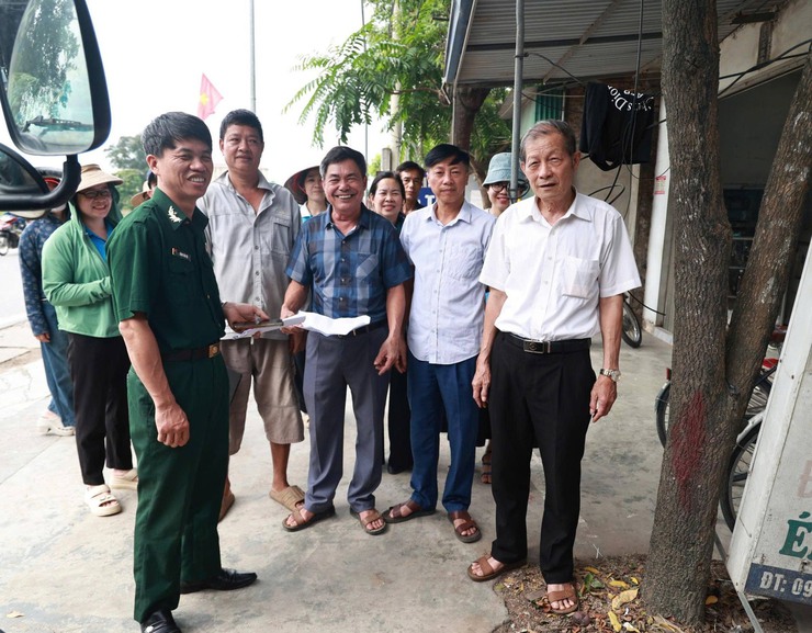 Ủy ban MTTQ xã Ứng Thiên đẩy mạnh tuyên truyền, vận động giải phóng mặt bằng dự án nâng cấp Quốc lộ 21B- Ảnh 2.