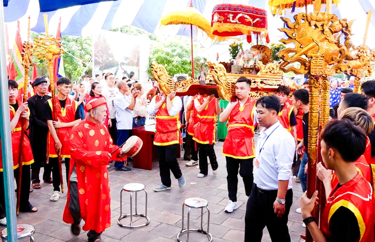 Vĩnh Mộ rộn ràng Lễ hội truyền thống tưởng nhớ Quỳnh Hoa Thánh Mẫu- Ảnh 3.