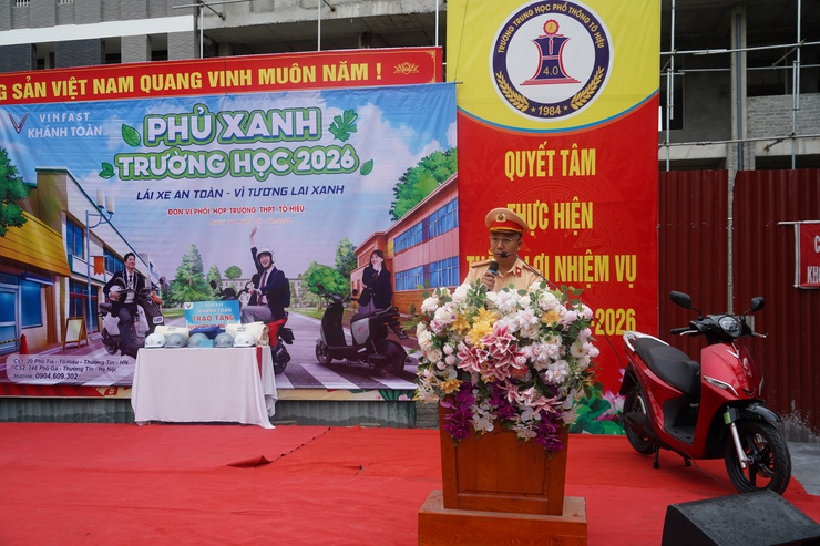 Công an xã Chương Dương tuyên truyền, hướng dẫn kỹ năng lái xe an toàn cho học sinh trường THPT Tô Hiệu- Ảnh 1.