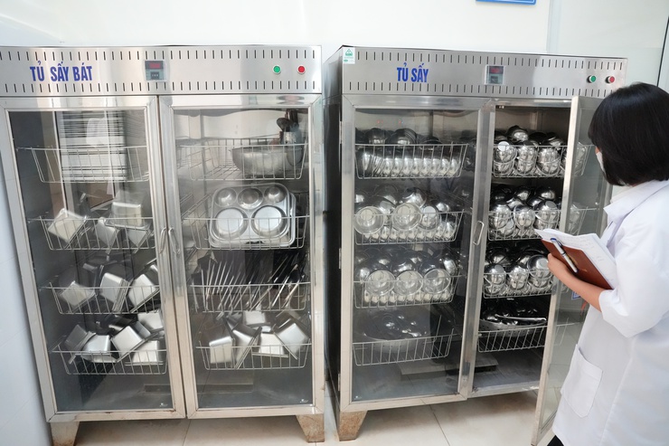 HĐND phường Sơn Tây khảo sát công tác đảm bảo an toàn thực phẩm tại các trường học trên địa bàn- Ảnh 2.
