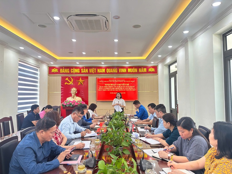 SINH HOẠT CHI BỘ CHUYÊN ĐỀ QUÝ II NĂM 2026: HỌC TẬP VÀ THẢO LUẬN CHUYÊN ĐỀ “XÂY DỰNG VÀ PHÁT TRIỂN THỦ ĐÔ HÀ NỘI TRONG KỶ NGUYÊN MỚI”- Ảnh 1.