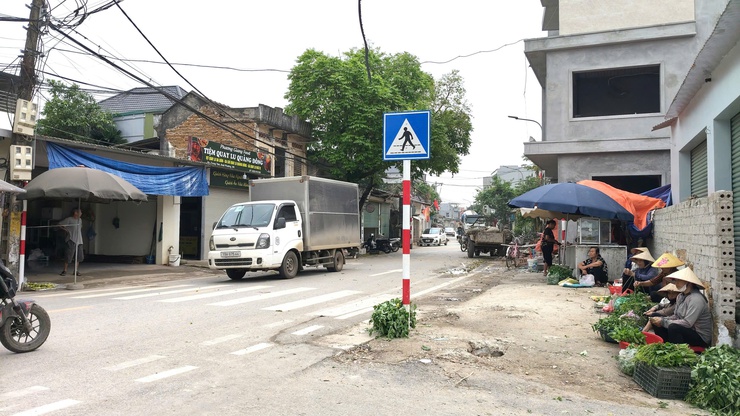 Tỉnh lộ 418 qua xã Đoài Phương:
Diện mạo mới từ quyết sách quyết liệt
- Ảnh 1.