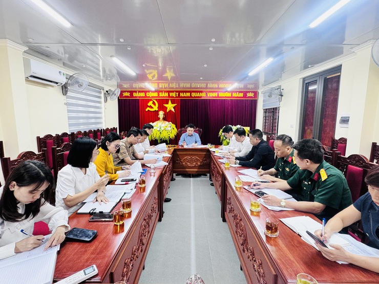 UBND xã tổ chức Hội nghị thống nhất lịch công tác tuần và nghe báo cáo phân bổ dự toán ngân sách năm 2026- Ảnh 1.