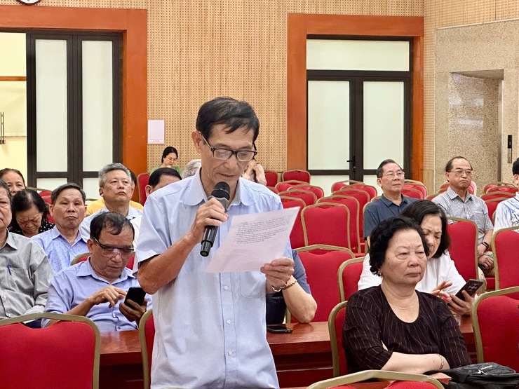 Cử tri phường Phương Liệt kiến nghị và đề xuất giải pháp liên quan đến 
công tác giải phóng mặt bằng thực hiện các dự án và trăn trở trước thực trạng mất an toàn vệ sinh thực phẩm
- Ảnh 1.